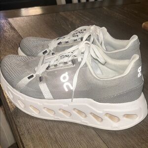 On Running Women’s  Cloudeclipse light grey size 9